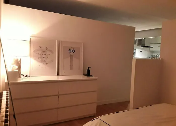 Comfortable In 67 M² Near The Centre 펜션 사라고사