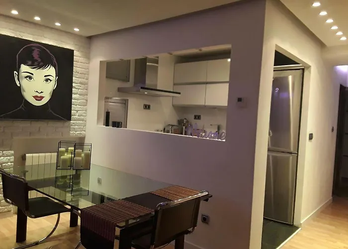 Comfortable In 67 M² Near The Centre 펜션 사라고사